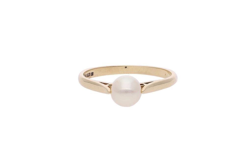 Lot 158: 9ct Gold and Pearl Ring, Size N 1/2.