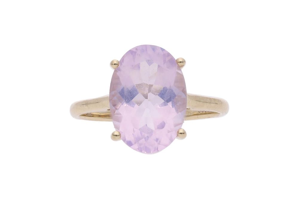 Lot 159: 9ct Gold and Amethyst Single Stone Ring, Size R.