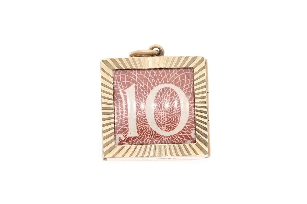 Lot 166: Vintage 9ct Gold Emergency Ten Pound Charm