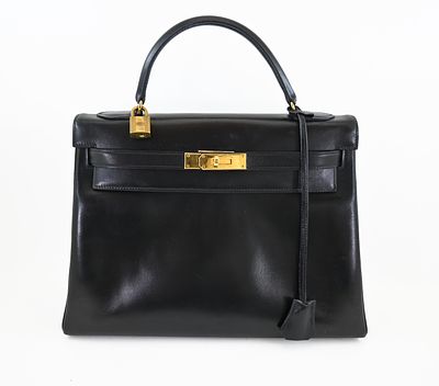 Hermes Kelly 32 Black Box Handbag . Hermes Kelly 32 Black, 32cm. 
Hardware: Gold 
Leather: Box 