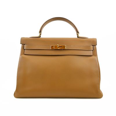 Kelly 32 Natural Courchevel Handbag . Hermes Kelly 32 Naturel, 32cm. 
Hardware: Gold 
Leather: 