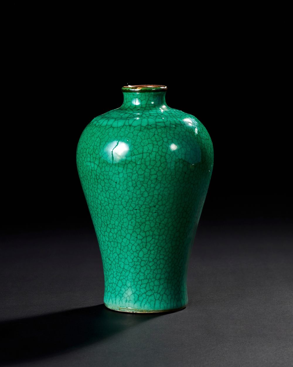 Lot 215: GREEN GLAZED MEIPING VASE QING DYNASTY, 18TH-19TH CENTURY