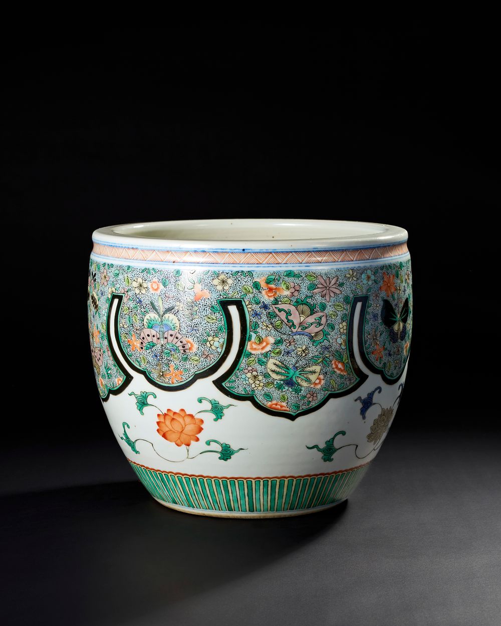 Lot 220: FAMILLE VERTE 'FLOWER AND BUTTERFLY' BASIN, 19TH-20TH CENTURY