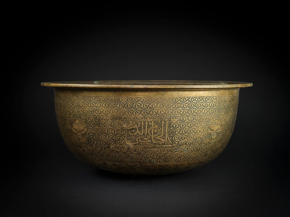 Lot 212: A LARGE MAMLUK ENGRAVED BRASS BASIN, EGYPT OR SYRIA, LATE 15TH/ EARLY 16TH CENTURY