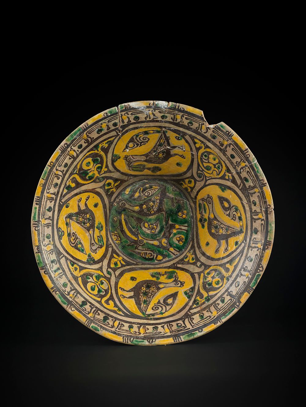 Lot 160: BUFF WARE BOWL, SELJUK, PERSIA, 13TH CENTURY