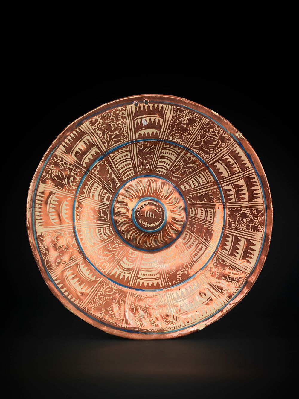 Lot 184: A 19TH CENTURY HISPANO-MORESQUE LUSTRE CHARGER