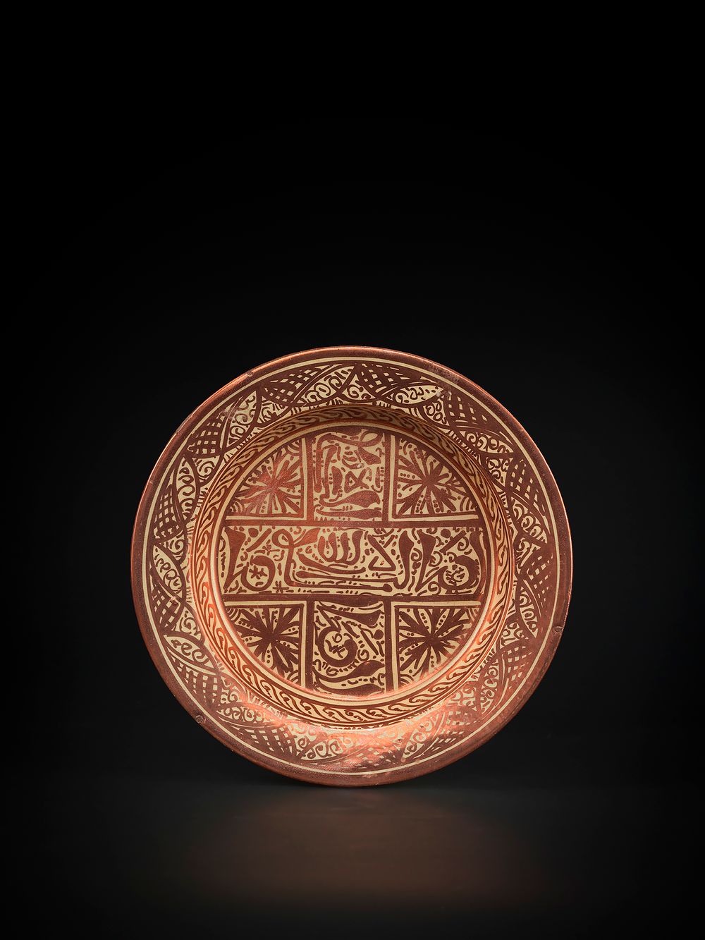 Lot 186: SPANISH HISPANO-MORESQUE LUSTRE DISH, 19TH CENTURY