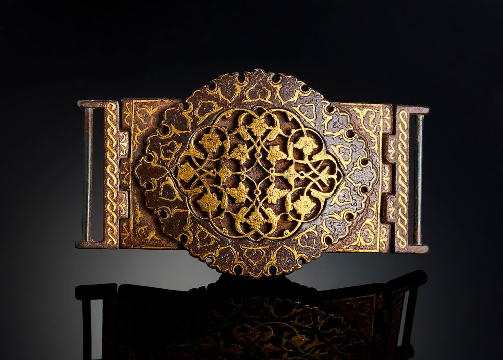 Lot 266: GOLD OVERLAID OPEN WORK IRON BUCKLE, QAJAR, LATE 19TH CENTURY