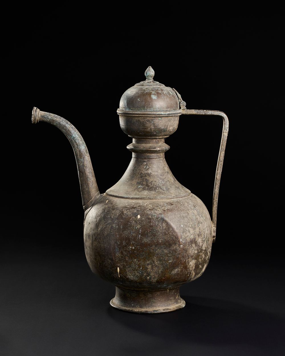 Lot 233: A LARGE BRONZE MUGHAL EWER, INDIA, 18TH CENTURY
