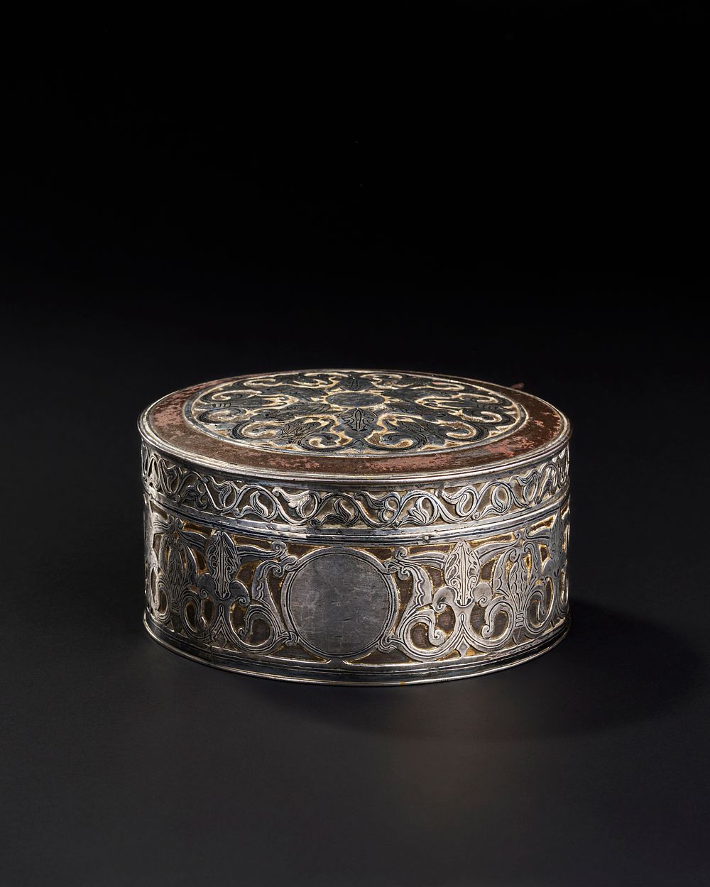Lot 224: A RARE GEORGIAN NIELLO SILVER OVERLAID STEEL, CENTRAL ASIA, 19TH CENTURY