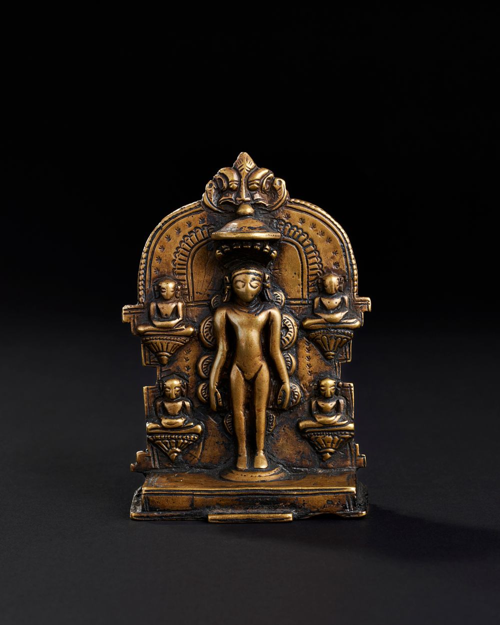 Lot 174: A FINE 17TH - 18TH CENTURY SOUTH INDIAN BRONZE JAIN SHRINE