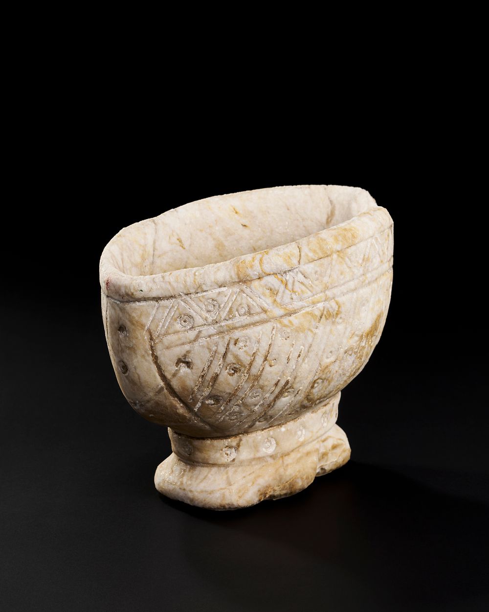 Lot 170: A FATIMID CARVED WHITE FOTTED MARBLE BOAT SHAPED BOWL, 9TH - 11TH CENTURY