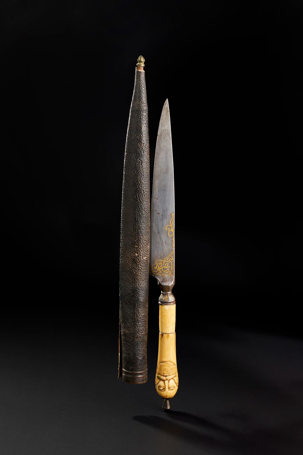 Lot 181: A FINE GOLD INALID DAGGER WITH A MAN SHAPED WALRUS HILT, PERSIA, 19TH CENTURY