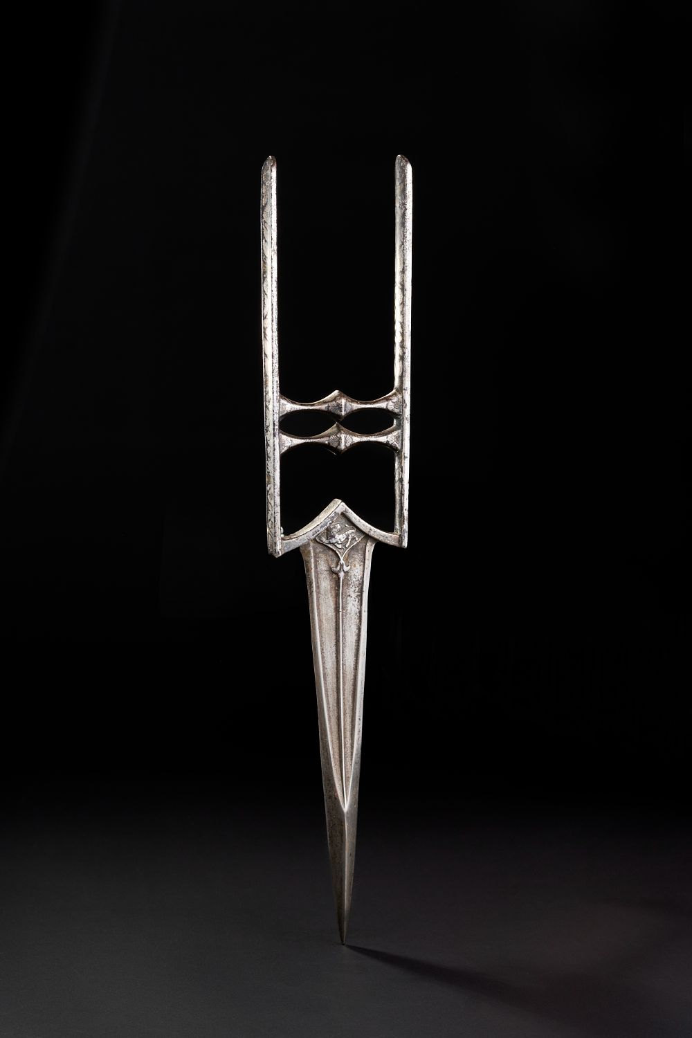 Lot 188: A LARGE INDIAN SILVER AND GOLD OVERLAID STEEL KATAR DAGGER, 19TH CENTURY