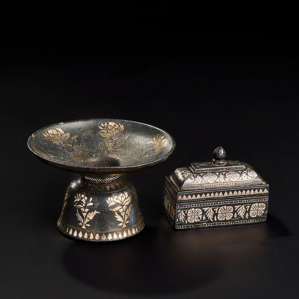 Lot 258: TWO INDIAN BIDRI SILVER INALID BOX AND SPITTOON, 19TH-20TH CENTURY