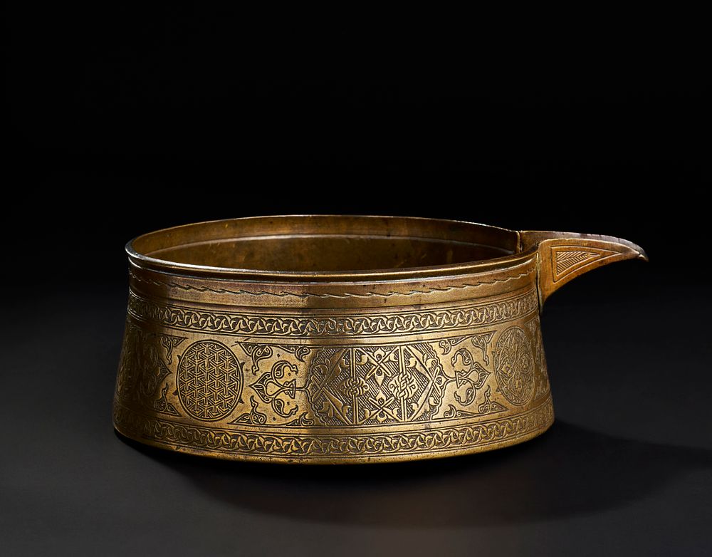 Lot 221: AN ENGRAVED MAMLUK BRASS POURING VESSEL, 15TH CENTURY