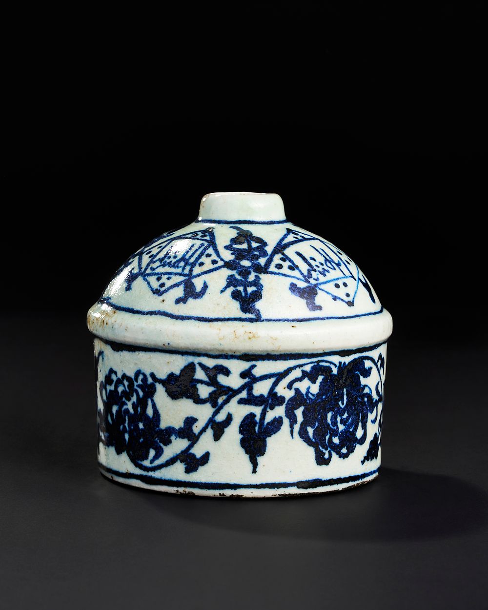 Lot 180: A CHINESE CERAMIC INKWELL FOR THE ISLAMIC MARKET, POSSIBLY MING DYNASTY