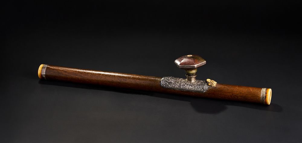 Lot 262: A CHINESE BAMBOO OPIUM PIPE WITH SILVER SADDLE AND STONEWARE DAMPER, 19TH CENTURY