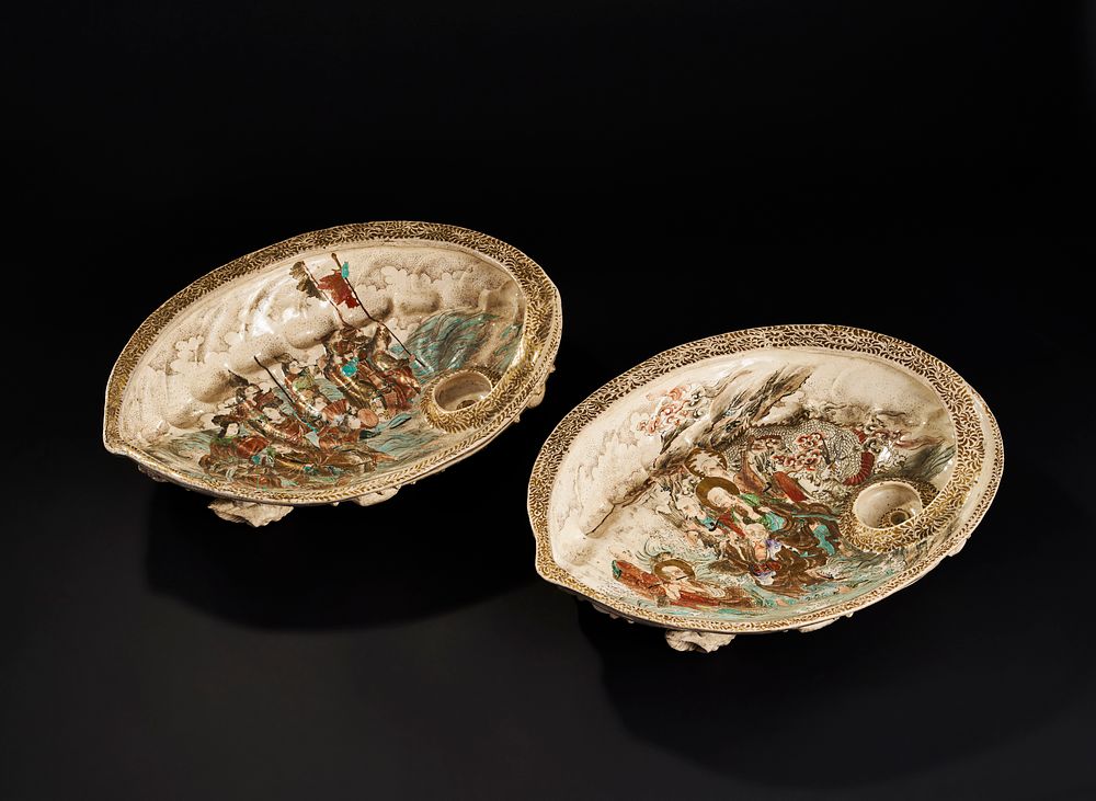 Lot 281: A PAIR OF SATSUMA SHELL-SHAPED DISHES, MEIJI PERIOD
