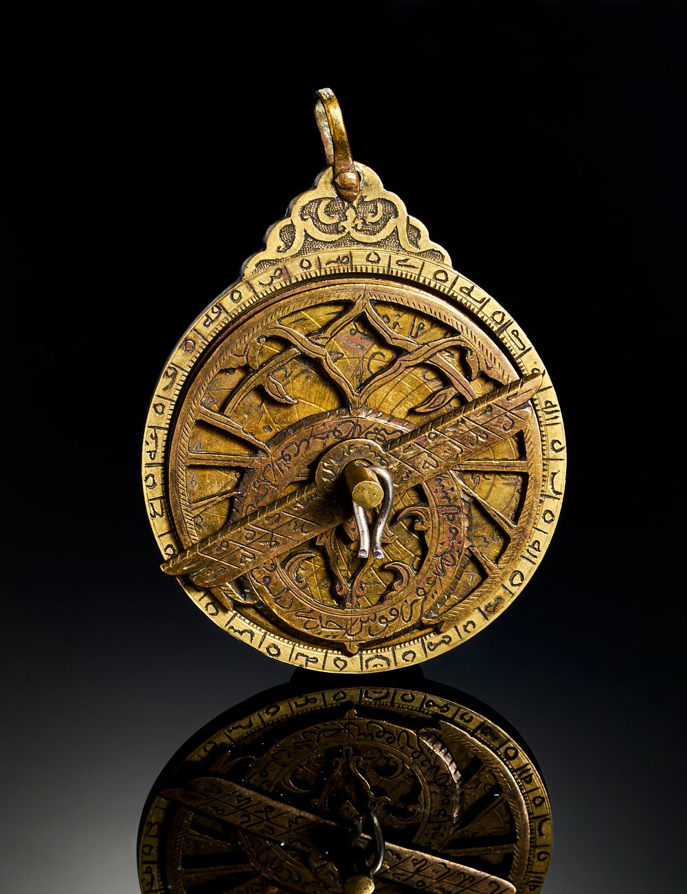 Lot 321: A FINE ENGRAVED QAJAR BRASS MINIATURE ASTROLABE, 19TH CENTURY