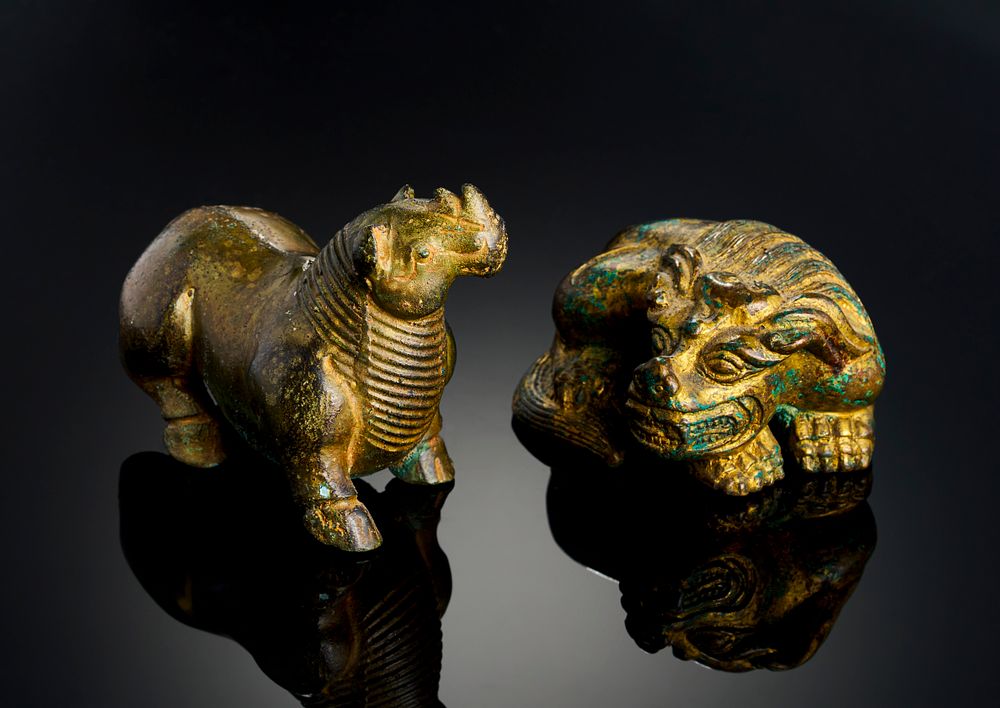 Lot 256: A TWO CHINESE GILT BRONZE FIGURES, POSSIBLY HAN DYNASTY OR LATER