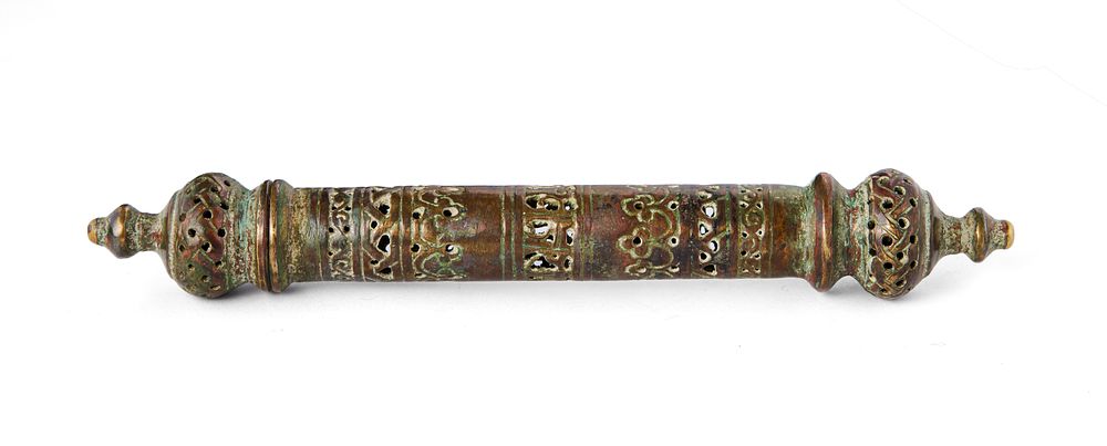 Lot 308: A BRONZE SELJUK OPEN WORK DOCUMENT HOLDER, 13TH CENTURY