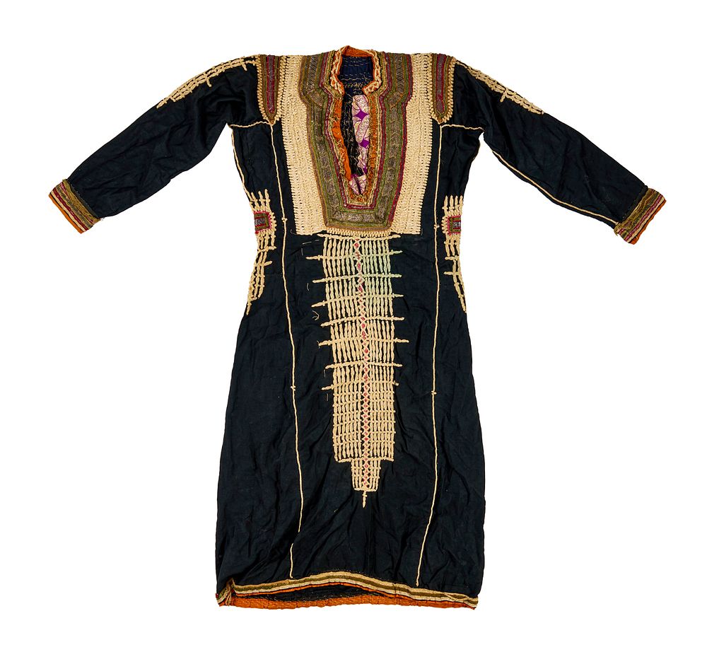 Lot 202: A VINTAGE TRADITIONAL YAMENI WOMEN KORTA DRESS WITH PEARLS DECORATION, 20TH CENTURY