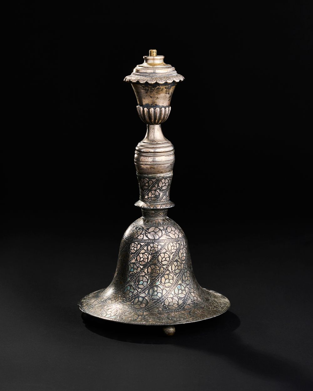 Lot 260: A SILVER OTTOMAN TOP WITH SILVER BIDRI HUQQA BASE, 19TH CENTURY