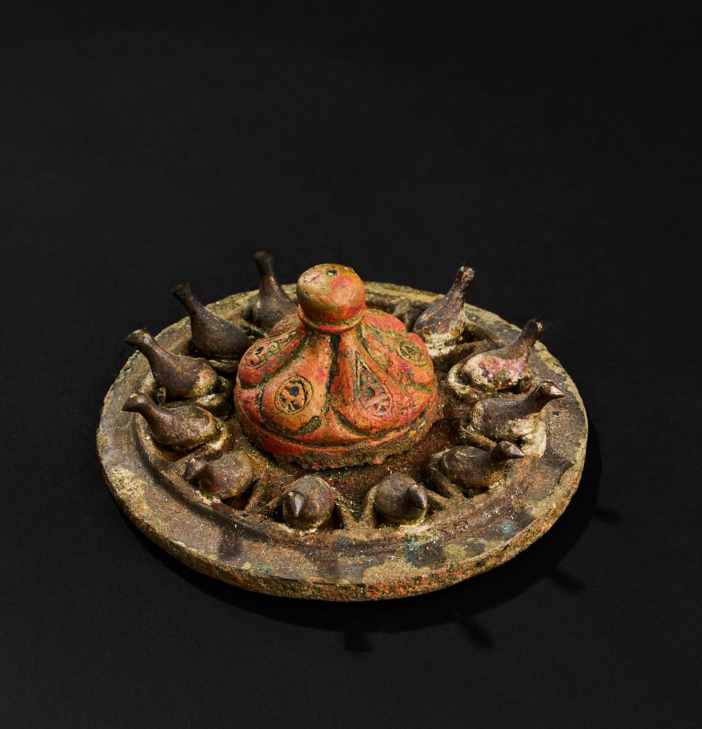 Lot 265: A BRONZE SELJUK INKWELL OR BOX LID, 13TH CENTURY