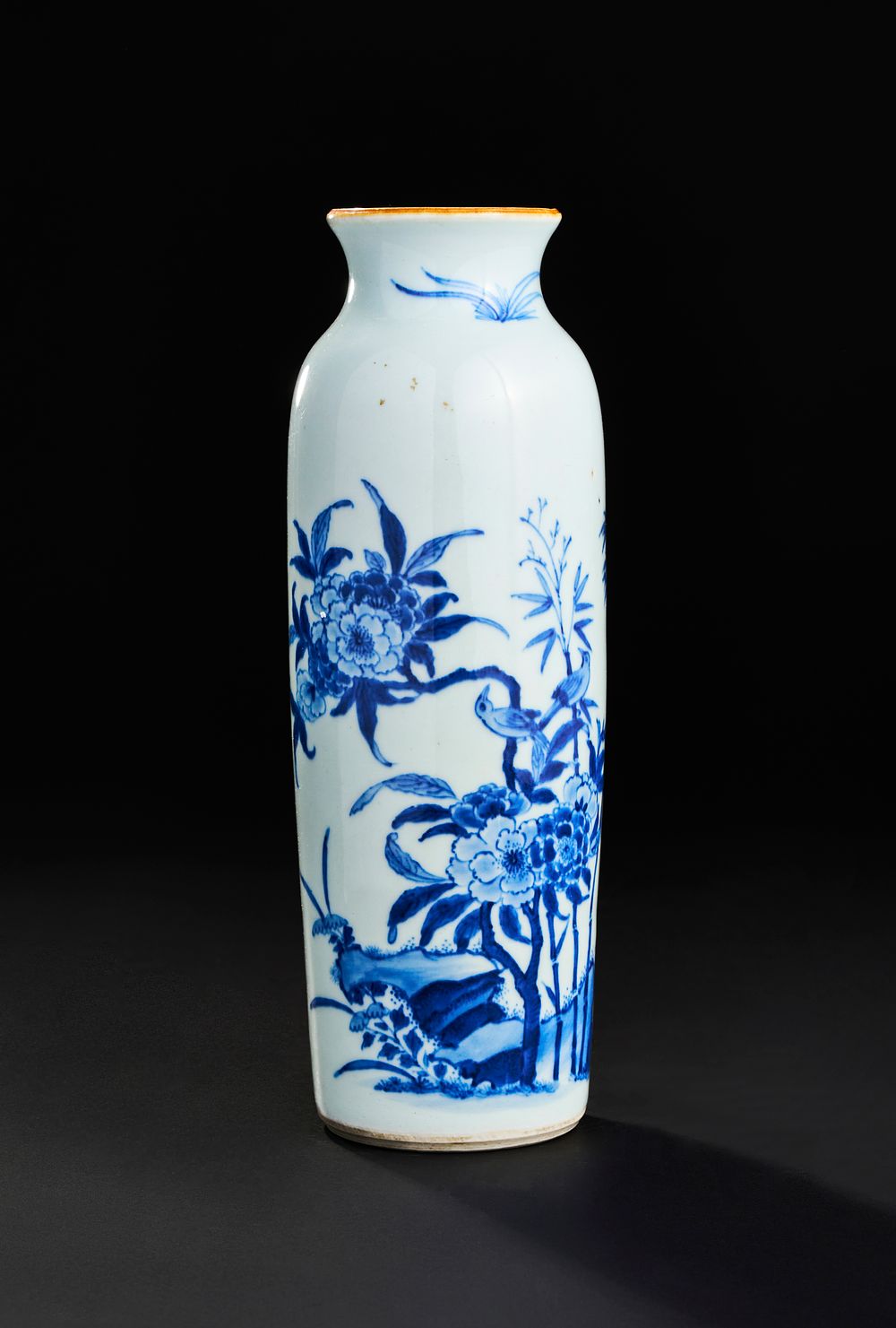 Lot 265: A CHINESE BLUE AND WHITE SLEEVE VASE, QING DYNASTY (NO RESERVE)
