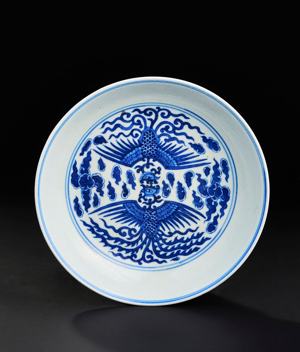 Lot 273: A BLUE AND WHITE CHINESE PORCELAIN PHOENIX DISH, QING DYNASTY (1875-1908)