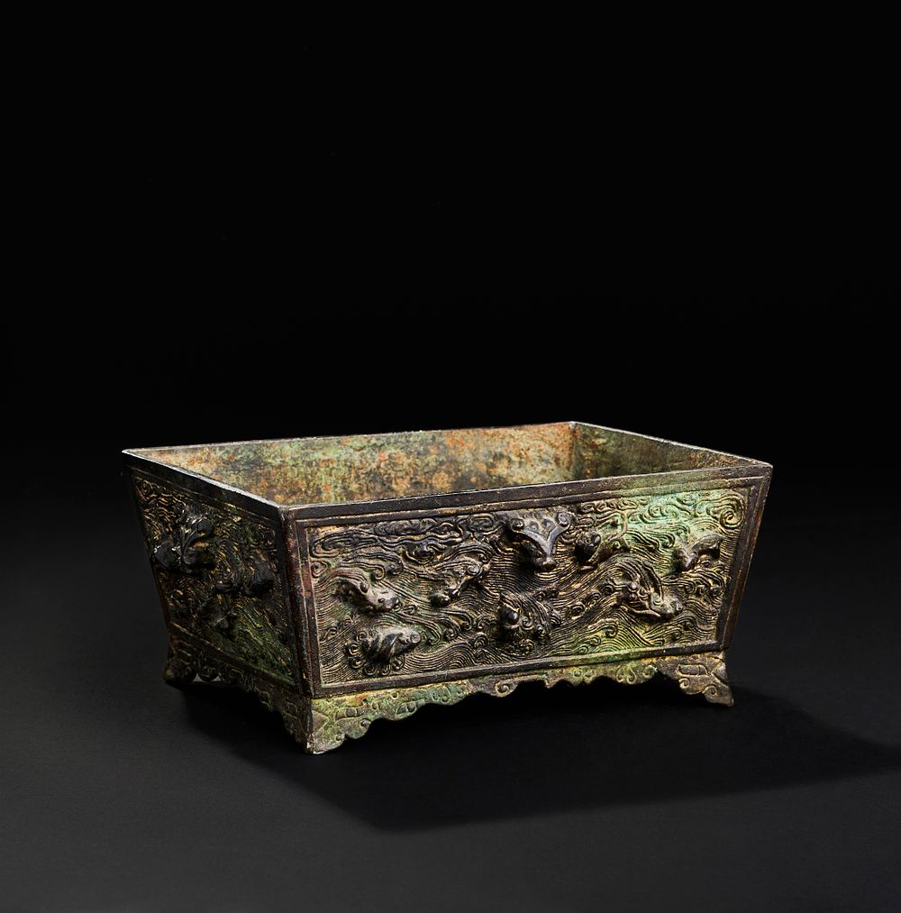 Lot 258: ARCHAISTIC BRONZE RECTANGULAR CENSER, QING DYNASTY, 18TH - 19TH CENTURY