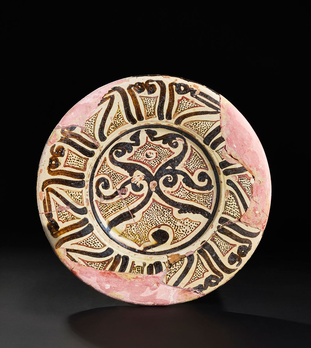 Lot 203: A KUFIC INSCRIBED NISHAPURE POTTERY DISH, 9TH-11TH CENTURY