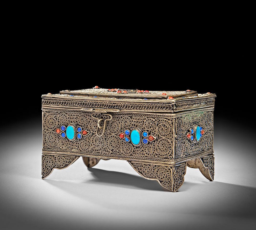 Lot 222: ANTIQUE TIBETAN SOLID SILVER FILIGREE BOX WITH SEMI PRECIOUS STONES, 20TH CENTURY