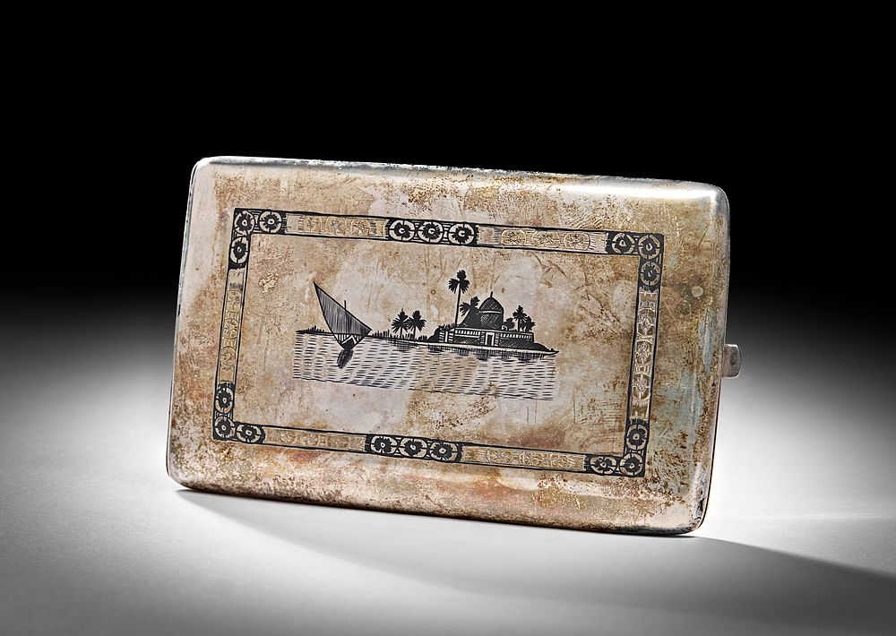 Lot 232: A 20TH CENTURY IRAQI SILVER AND NIELLO CIGARETTE CASE