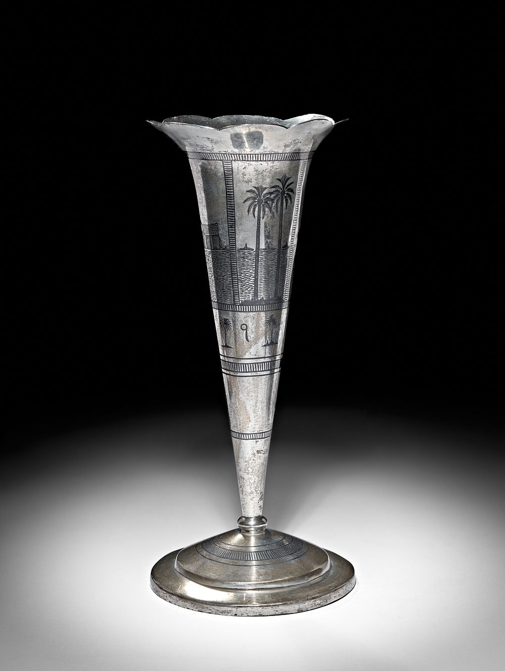 Lot 251: A LARGE IRAQI SILVER AND NIELLO VASE, 20TH CENTURY
