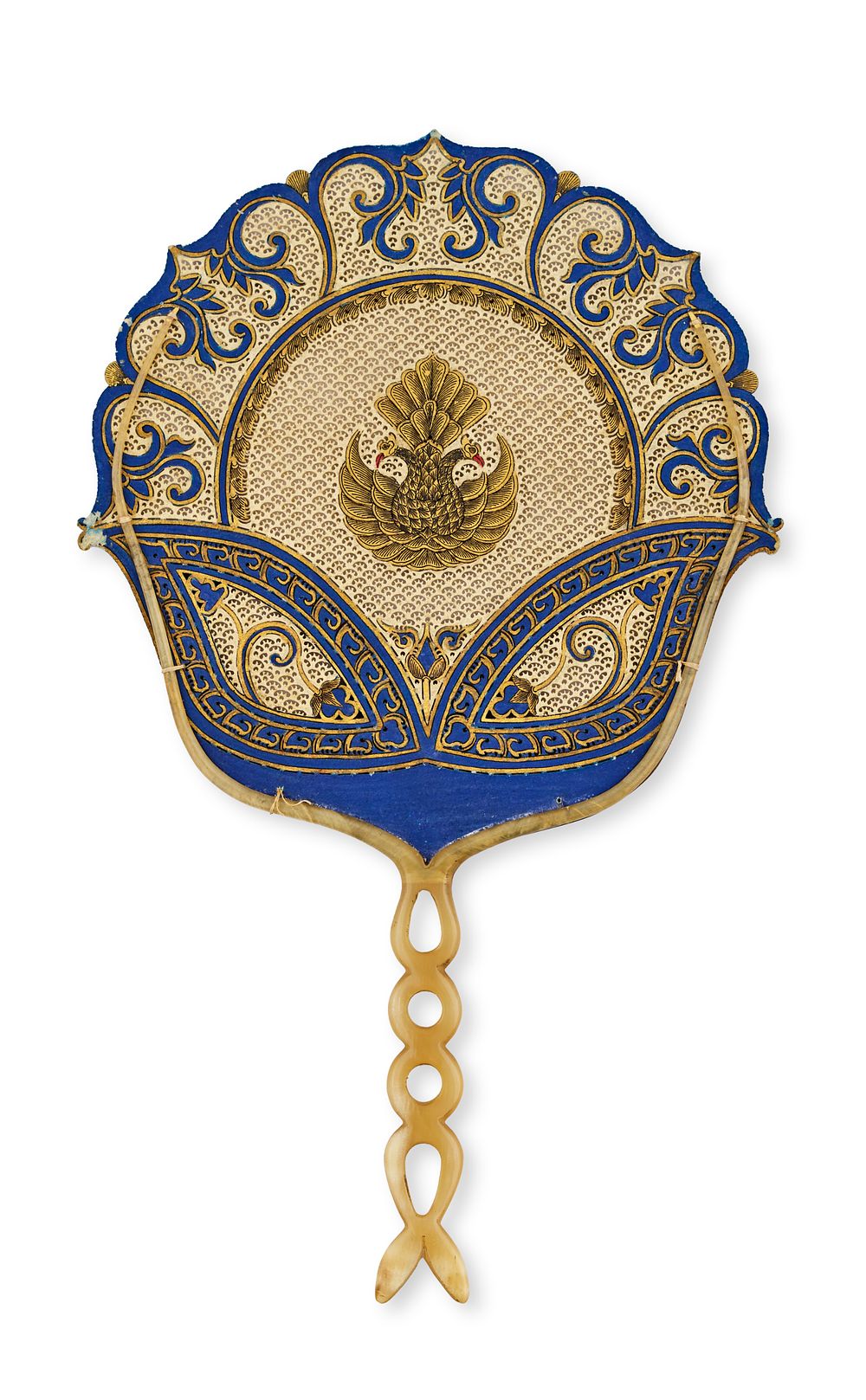 Lot 157: AN OPEN WORKED THAI HAND FAN WITH CARVED HORN HANDLE, 19TH CENTURY