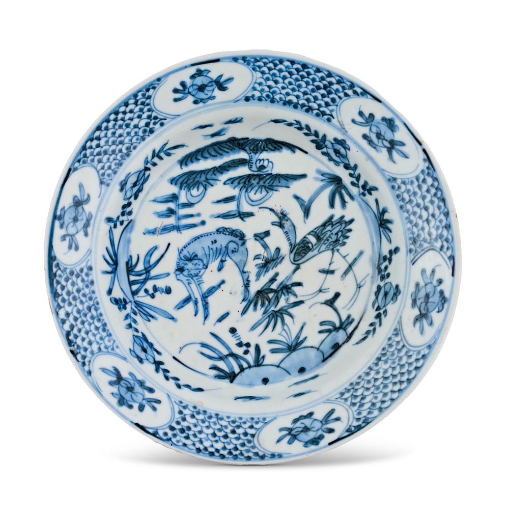 Lot 230: A BLUE AND WHITE CHINESE PORCELAIN DISH, MING DYNASTY