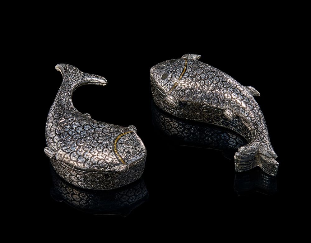 Lot 182: TWO INDIAN BIDRI SILVER AND BRASS INLAID FISH SHAPED PANDAN BOXES, 18TH - 19TH CENTURY