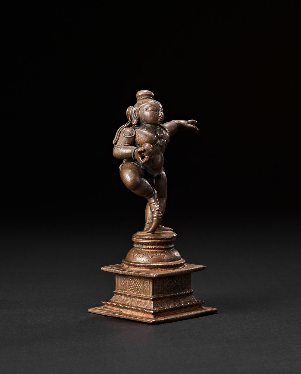 Lot 189: A BRONZE FIGURE OF KRISHNA, SOUTH INDIA, 18TH CENTURY