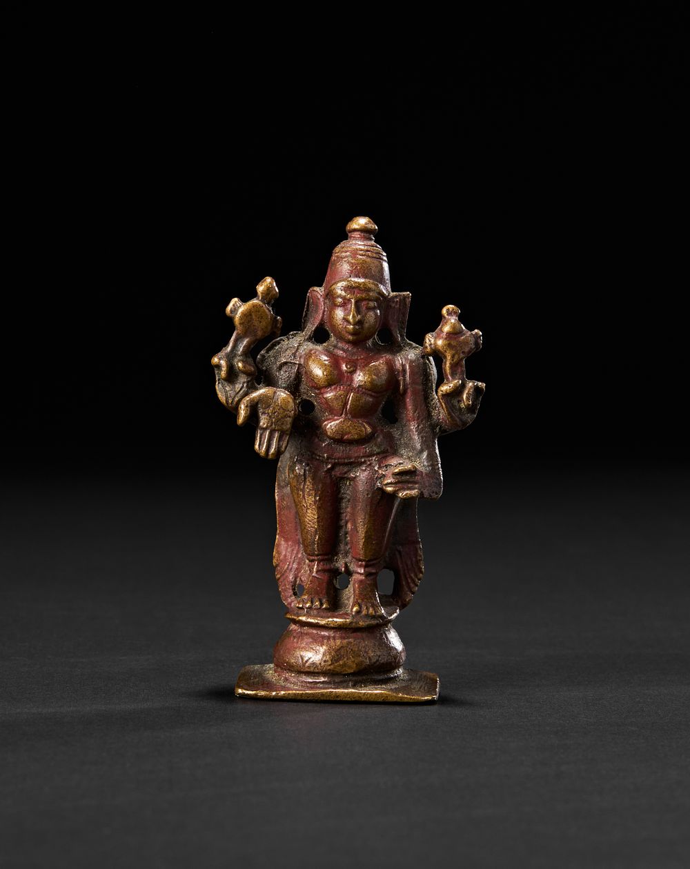 Lot 195: A SOUTH INDIAN BRONZE FIGURE OF AN HINDU DEITY, 18TH CENTURY