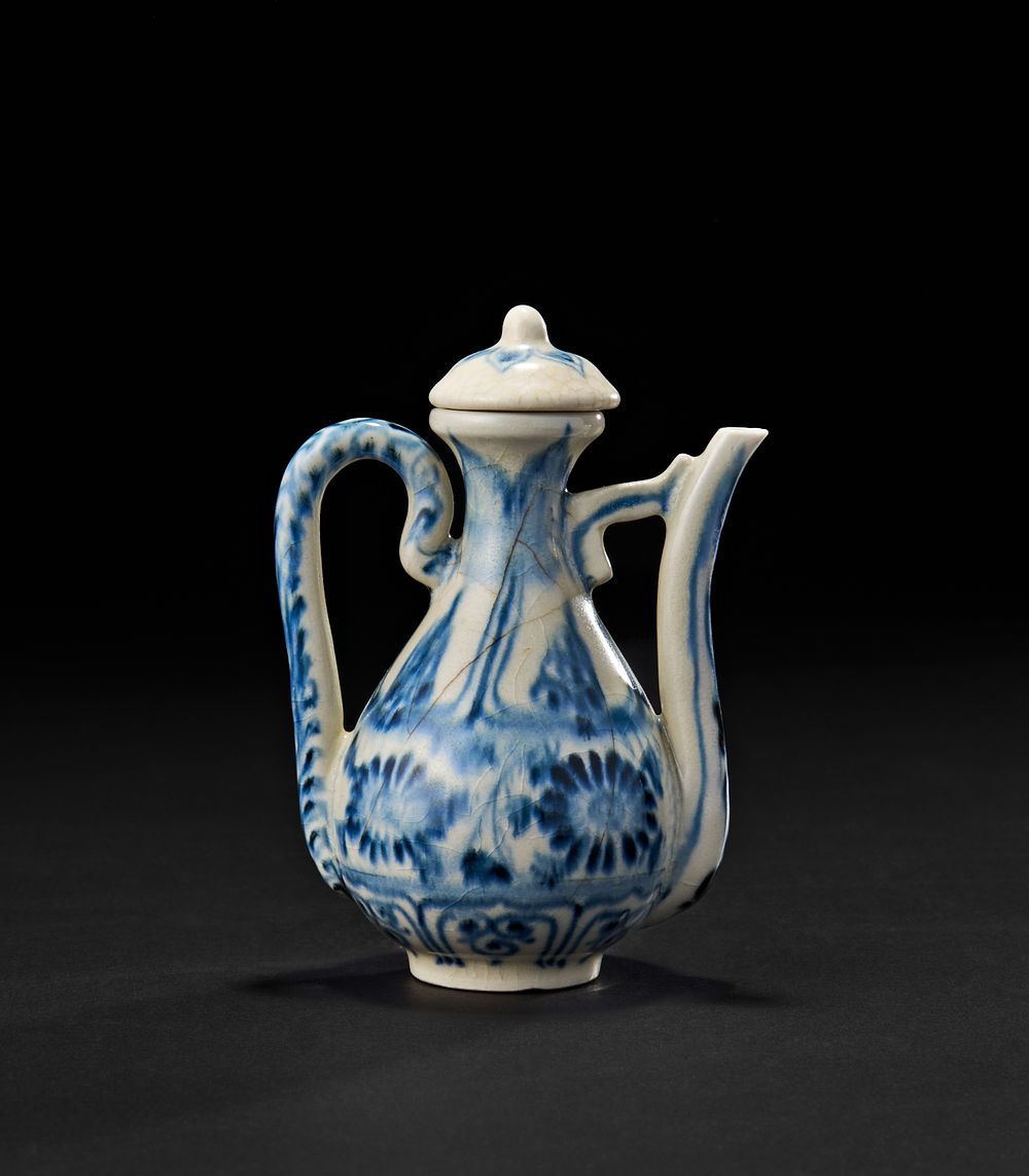 Lot 229: A MINIATURE BLUE AND WHITE CHINESE EWER FOR THE ISLAMIC MARKET