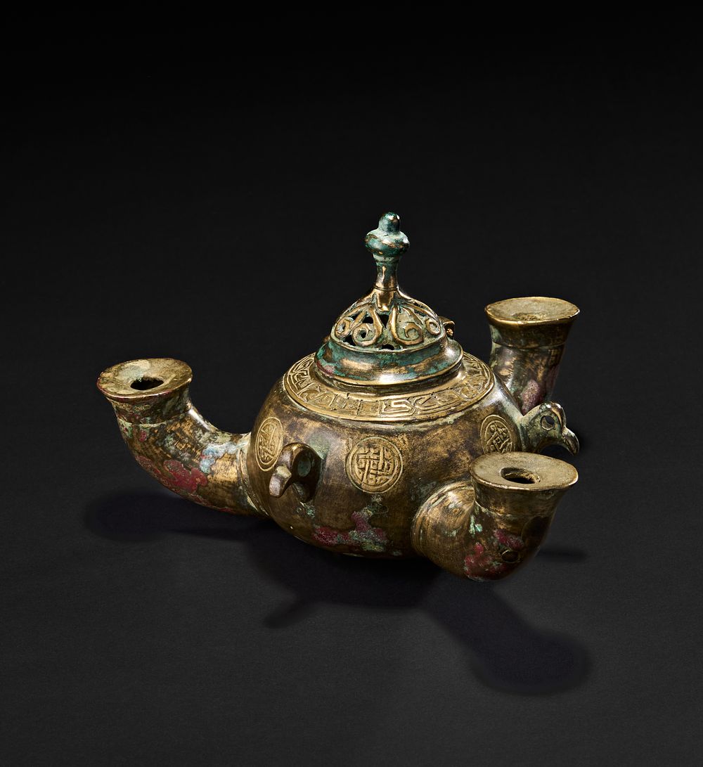 Lot 201: A RARE SELJUK BRONZE TRIPLE SPOUTED OIL LAMP, PERSIA, 12TH - 13TH CENTURY