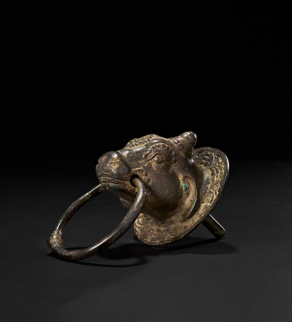 Lot 211: A BRONZE DOOR KNOCKER IN THE SHAPE OF NANDI BULL, POSSIBLY TAMIL NADU, SOUTH INDIA, 17TH - 18TH CENTURY