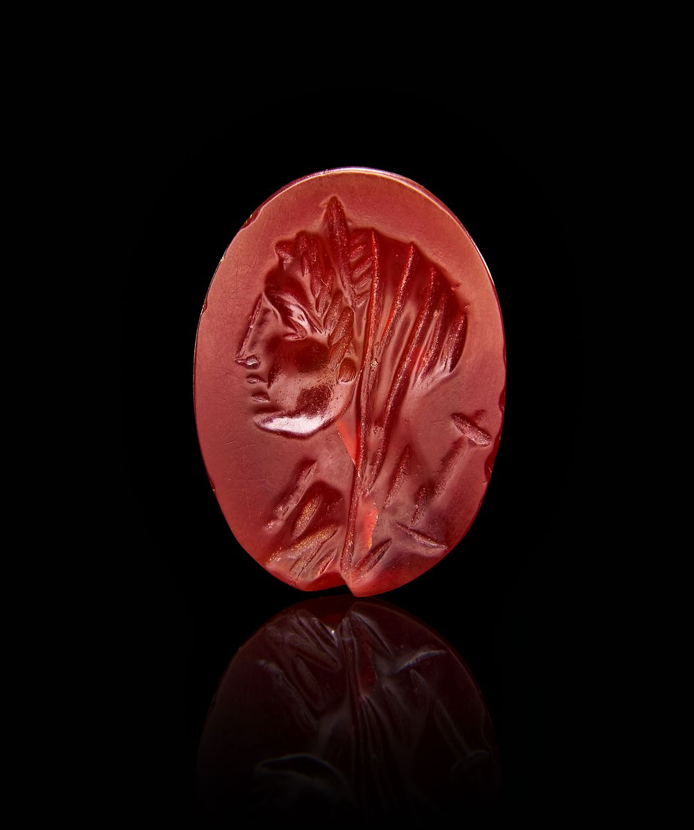 A ROMAN CARNELIAN AGATE INTAGLIO, 1ST - 2ND CENTURY A.D 
L: 1.7cm