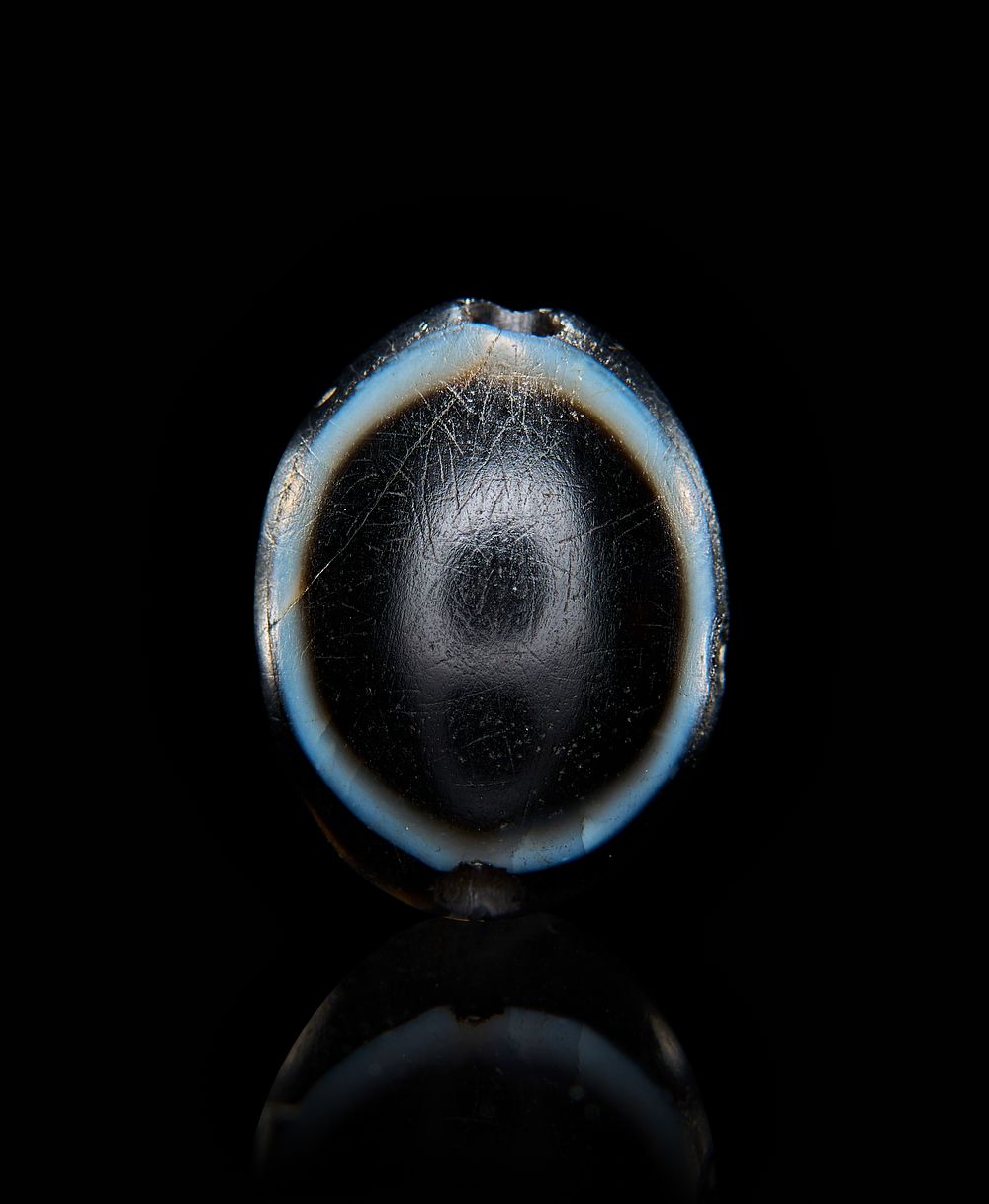 AN EYE AGATE PENDANT BEAD, 1ST MILLENNIUM B.C 
L: 2.3cm