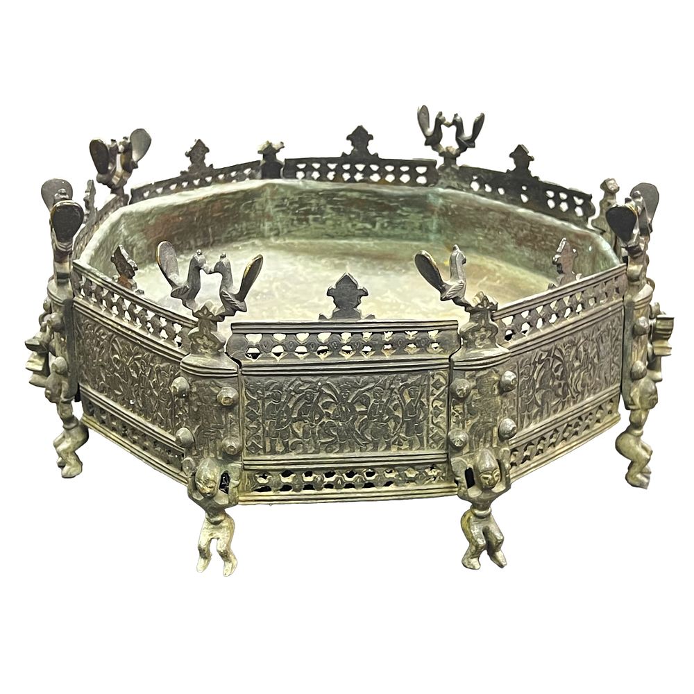 Lot 278: AN ISLAMIC OCTAGONAL BRONZE BRAZIER, ZAND OR QAJAR, 18TH - 19TH CENTURY