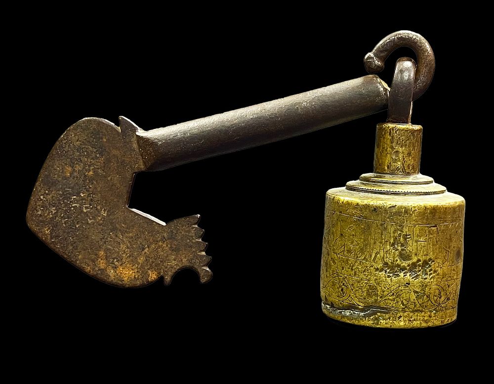 Lot 277: A BRASS MAMLUK REVIVAL SCALE WEIGHT, 18TH - 19TH CENTURY