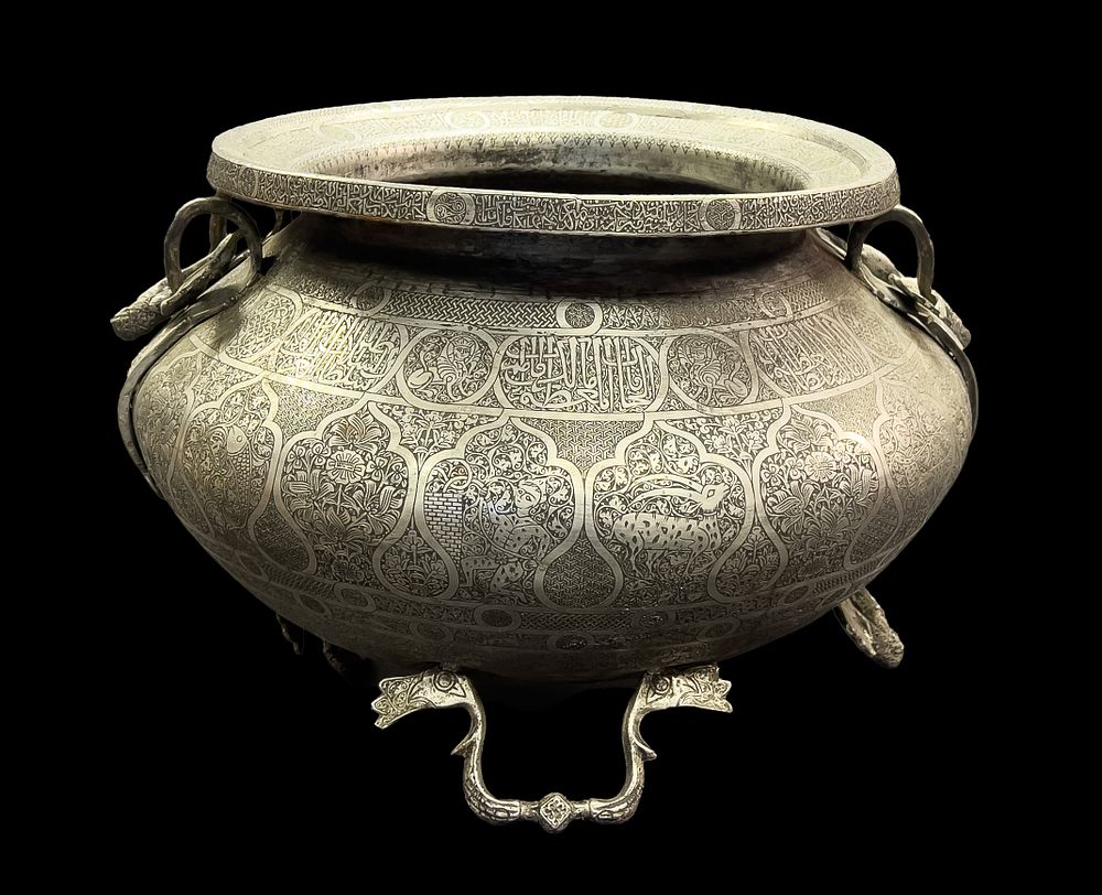 Lot 279: A LARGE ENGRAVED WHITE METAL ISLAMIC BASIN, POSSIBLY ZAND OR QAJAR