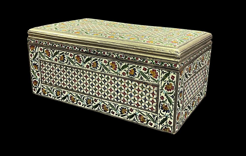 Lot 281: A LARGE INDIAN METAL AND ENAMEL WOODEN BOX, JAIPUR, 19TH - 20TH CENTURY